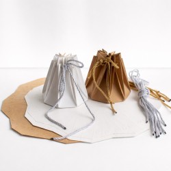 Aqua box ziediem 12×13 cm kraft+white,10 gab.