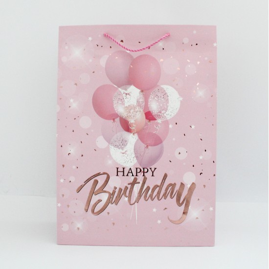 Dāvanu maisiņš ar "Happy Birthday" apdruku un virves rokturiem, 31×41×12 cm, 1 gab. Dāvanu maisiņš ar "Happy Birthday" apdruku un virves rokturiem, 31×41×12 cm, 1 gab.