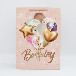 Dāvanu maisiņš ar "Happy Birthday" apdruku un virves rokturiem, 31×41×12 cm, 1 gab. Dāvanu maisiņš ar "Happy Birthday" apdruku un virves rokturiem, 31×41×12 cm, 1 gab.