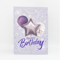 Dāvanu maisiņš ar "Happy Birthday" apdruku un virves rokturiem, 31×41×12 cm, 1 gab. Dāvanu maisiņš ar "Happy Birthday" apdruku un virves rokturiem, 31×41×12 cm, 1 gab.