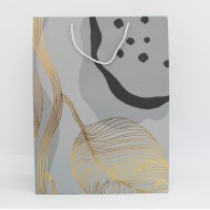 Dāvanu maisiņš ar ģeometrisku apdruku un virves rokturiem, 31×41×12 cm, 1 gab.