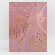 Dāvanu maisiņš ar ģeometrisku apdruku un virves rokturiem, 31×41×12 cm, 1 gab.