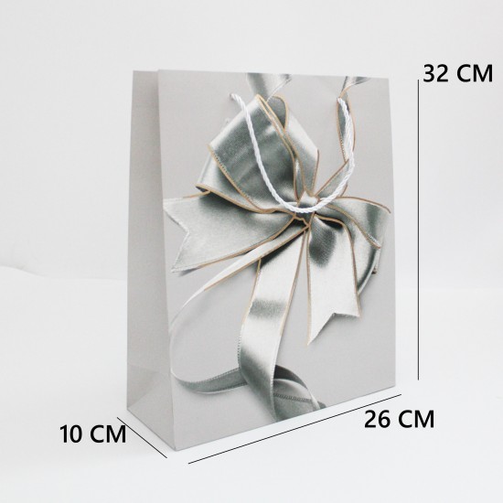 Dāvanu maisiņš ar satīna lentes apdruku un auklu rokturiem 26×32×10 cm, 1 gab.