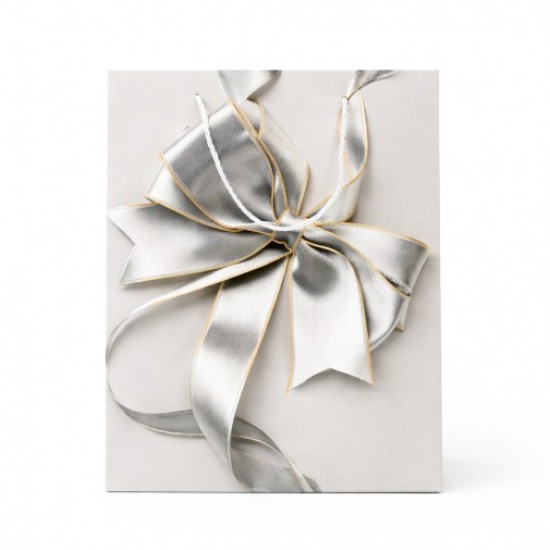 Dāvanu maisiņš ar satīna lentes apdruku un auklu rokturiem 26×32×10 cm, 1 gab.