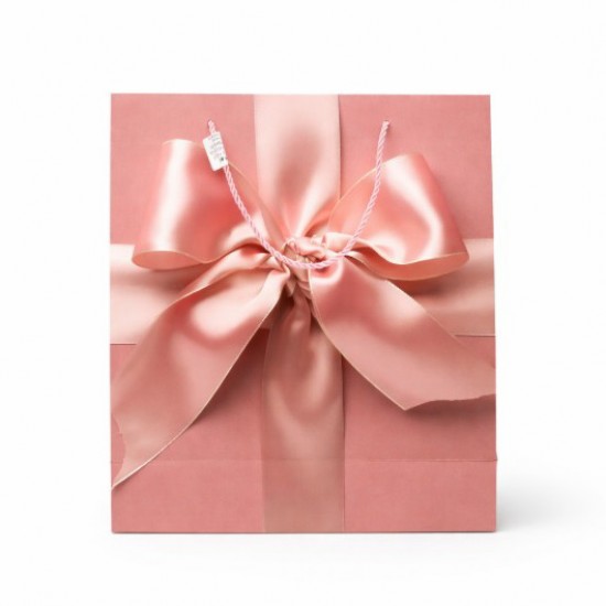 Dāvanu maisiņš ar satīna lentes apdruku un auklu rokturiem 26×32×10 cm, 1 gab.