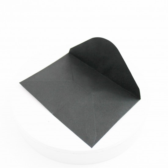 Sarkana papīra aploksne melns, 7,5×11 cm, 1 gab.