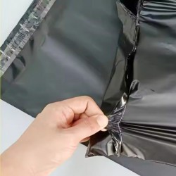 Kurjeru aploksne ar rokturiem, 24,5*31+4cm, melna krāsa, 100gab.