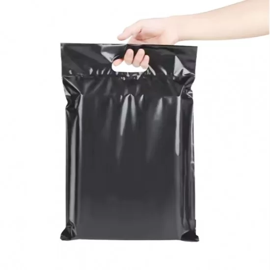 Kurjeru aploksne ar rokturiem, 24,5*31+4cm, melna krāsa, 100gab.
